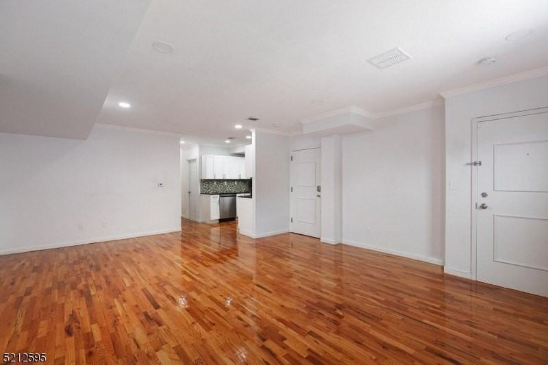131 Armstrong Ave - Photo 5 of 19