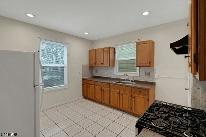 496 21st St #2 - Photo 2 of 14