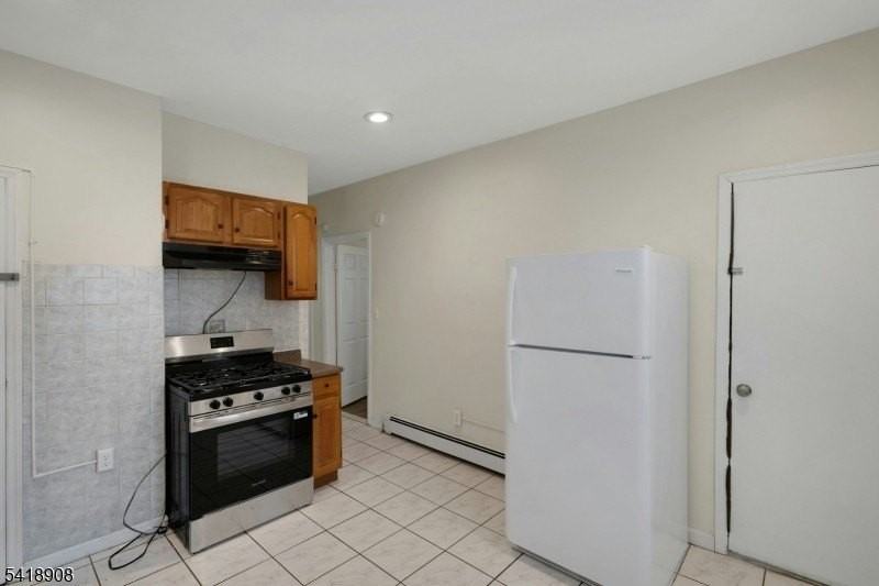 496 21st St #2 - Photo 3 of 14