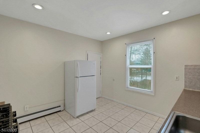 496 21st St #2 - Photo 4 of 14