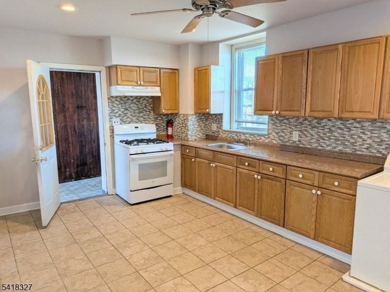 239 Union Blvd - Photo 4 of 19