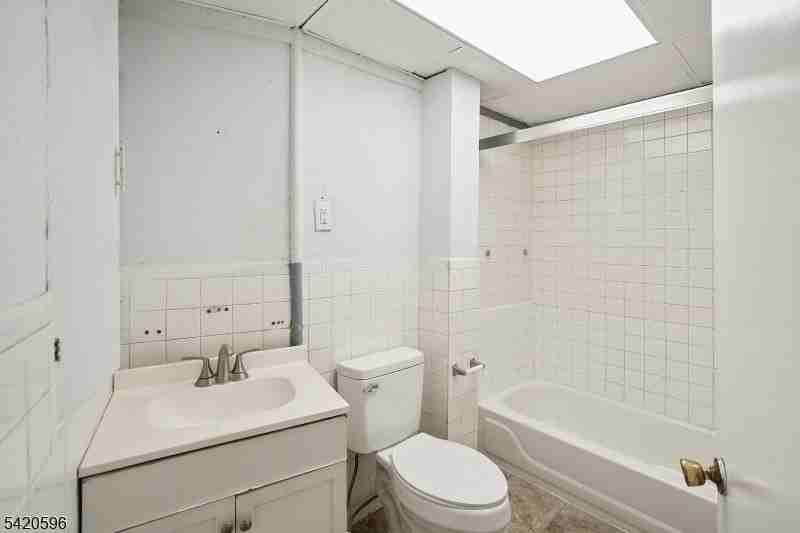 904 2nd Ave #2 - Photo 6 of 19