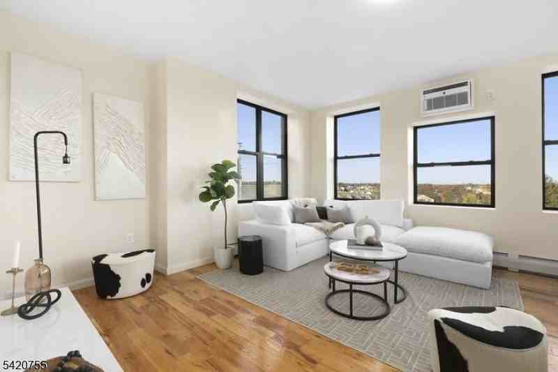 520 Belleville Ave #N101