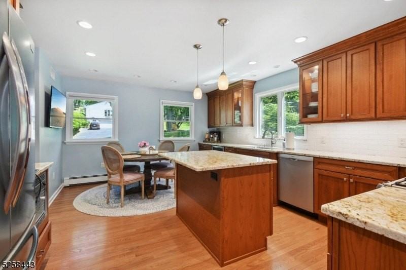 204 Deerfield Ln - Photo 4 of 33