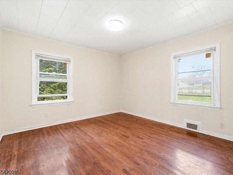 95 Sycamore Ave - Photo 7 of 17