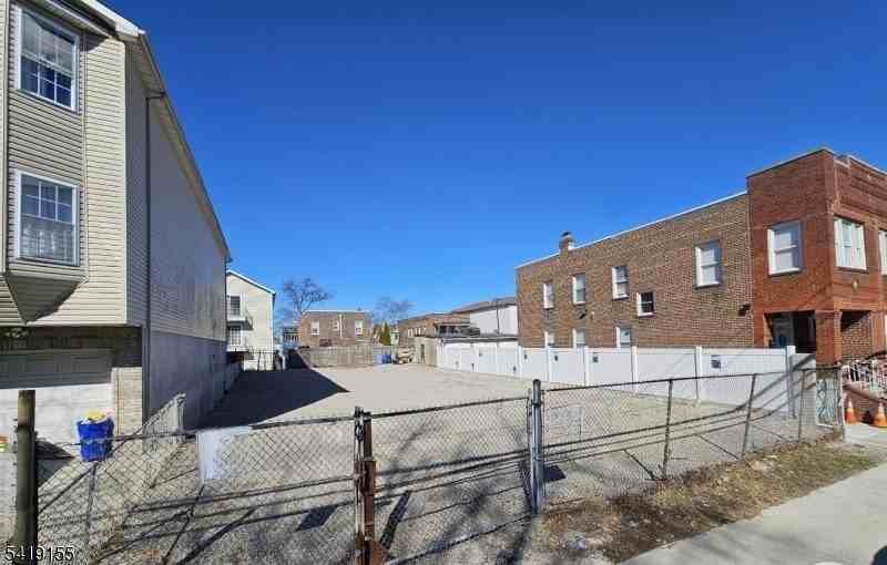 716 N 6th St ## 718