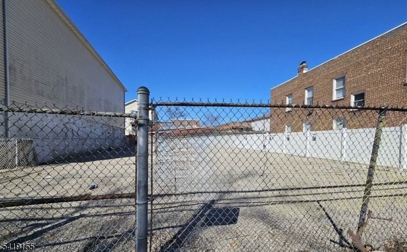 716 N 6th St - Photo 3 of 4