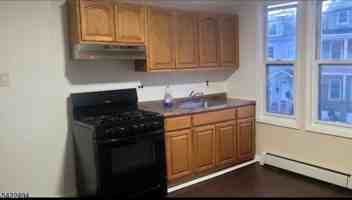 featured image of 517 E 18th St