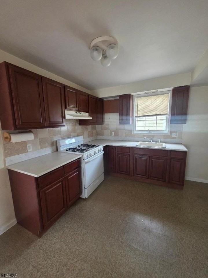 238 Sherman St - Photo 2 of 6
