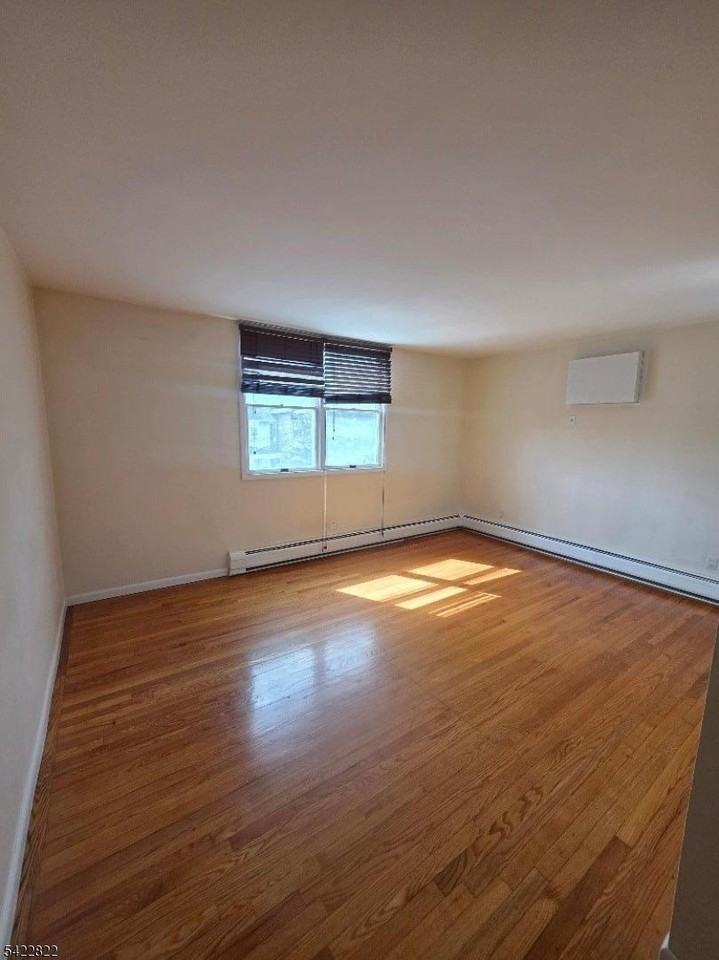 238 Sherman St - Photo 3 of 6