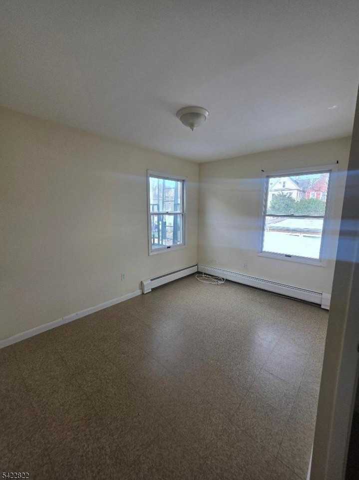 238 Sherman St - Photo 4 of 6