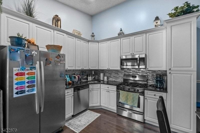 9 Ruby Ct - Photo 5 of 14