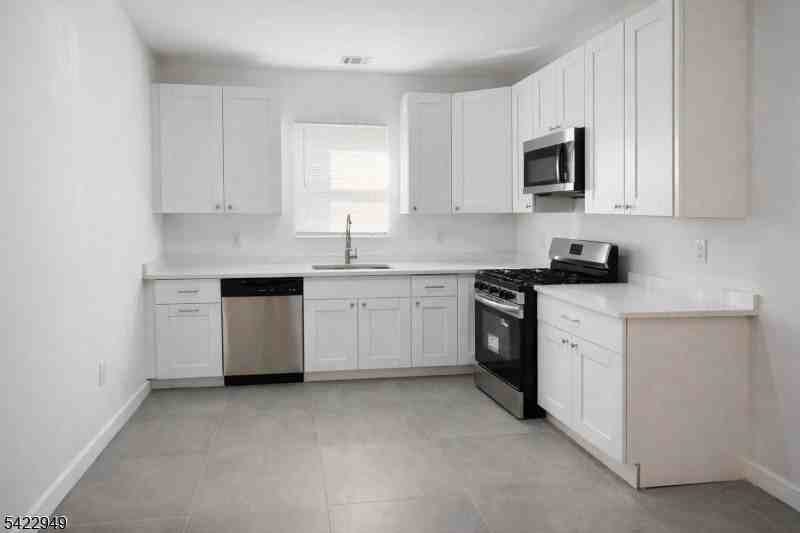 359 S 20th St - Photo 3 of 9