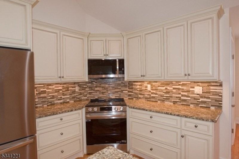 673 Glendale Rd - Photo 6 of 17
