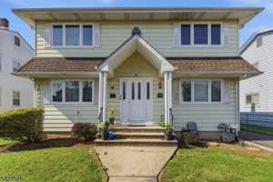 featured image of 23 Renaissance Dr #2