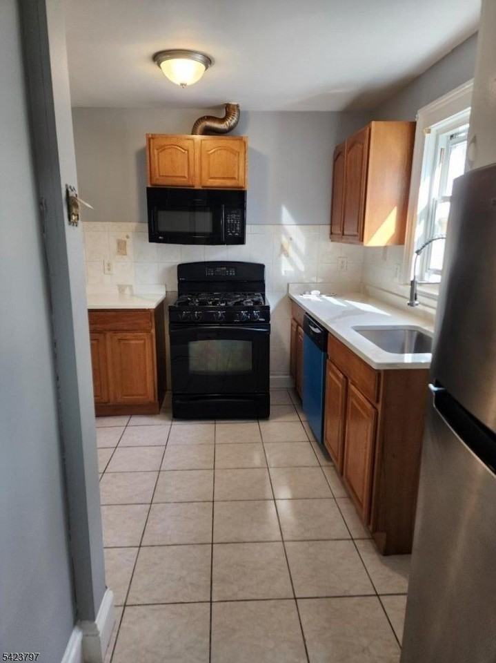 10 Westcott St - Photo 2 of 14