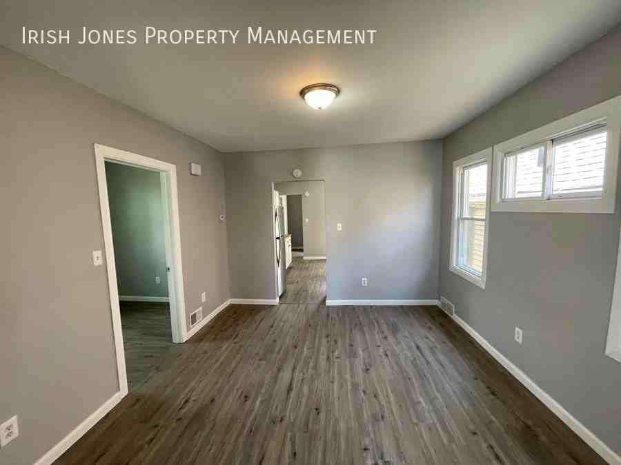 529 Winslow Ave - Photo 3 of 9