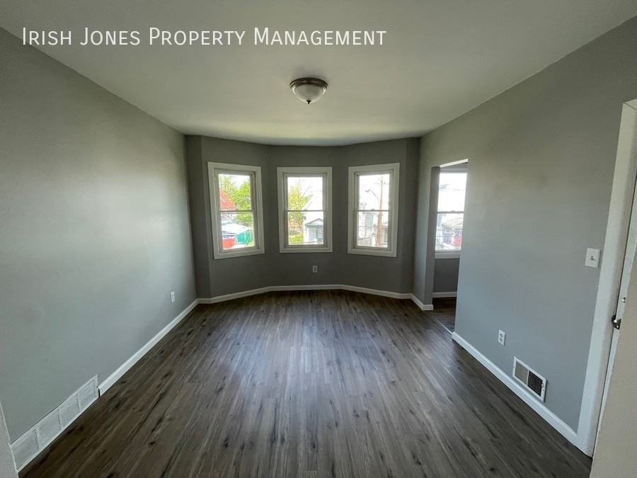 529 Winslow Ave - Photo 4 of 9