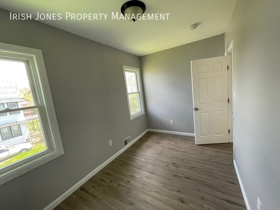 529 Winslow Ave - Photo 6 of 9