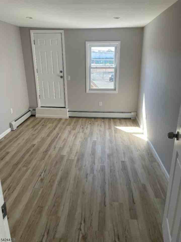 454 E 31st St #2 - Photo 2 of 10