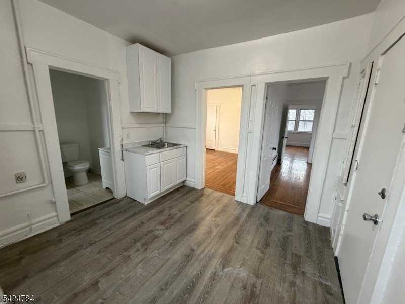 205 Chancellor Ave #3 - Photo 5 of 6