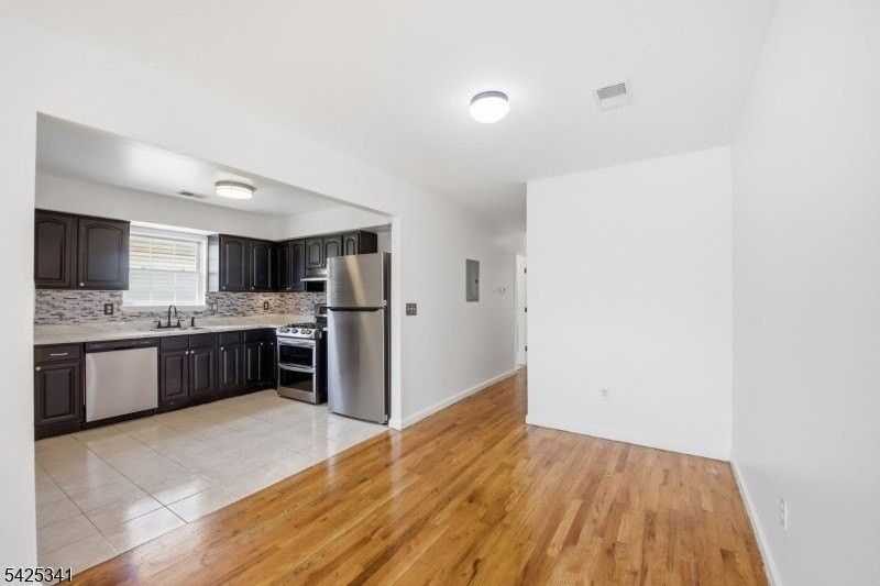 20 Wakeman Ave - Photo 6 of 21