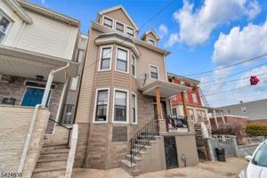 featured image of 25 Oak St #3