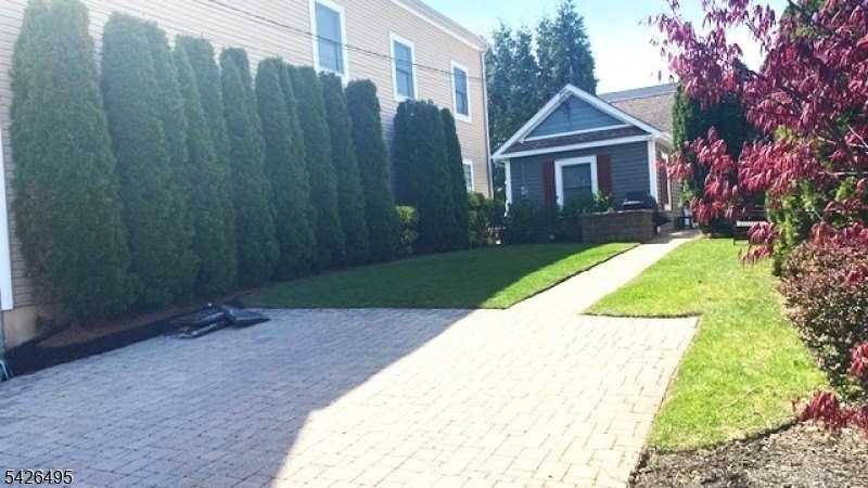 217 Newark Ave - Photo 5 of 30