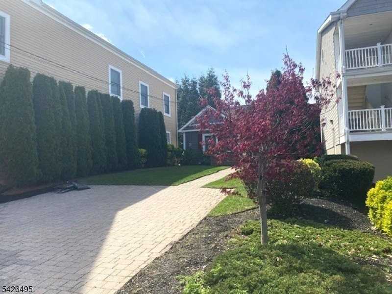 217 Newark Ave - Photo 6 of 30