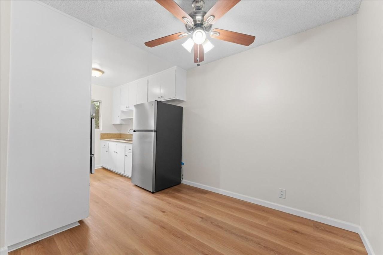 1437 E Windsor Rd #07 - Photo 3 of 18