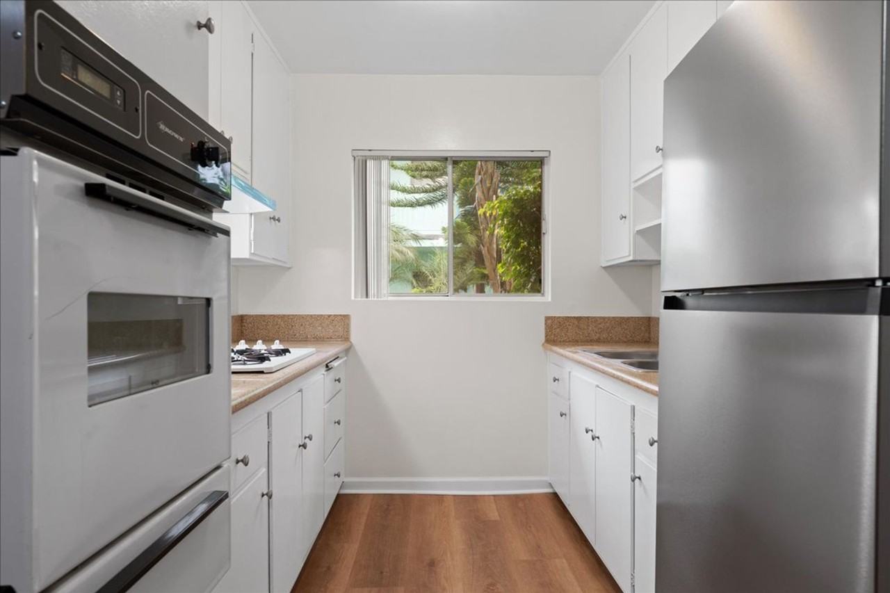 1437 E Windsor Rd #07 - Photo 4 of 18