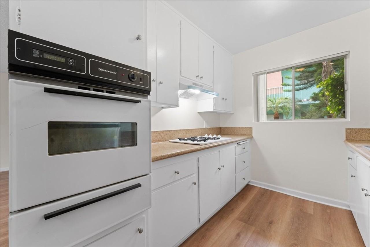 1437 E Windsor Rd #07 - Photo 5 of 18