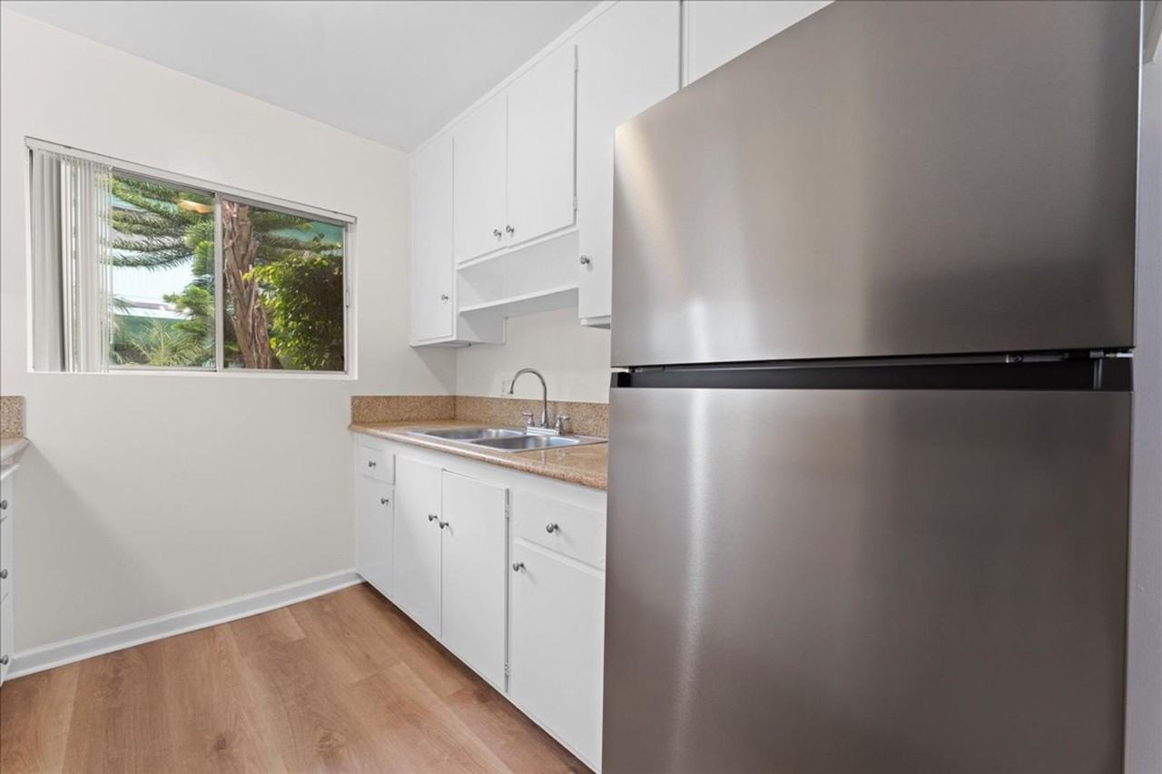 1437 E Windsor Rd #07 - Photo 6 of 18