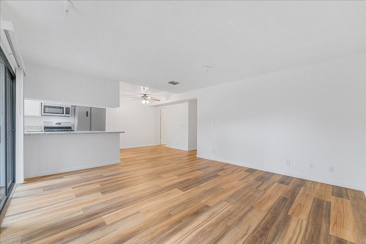144 N Michigan Ave #06 - Photo 2 of 26