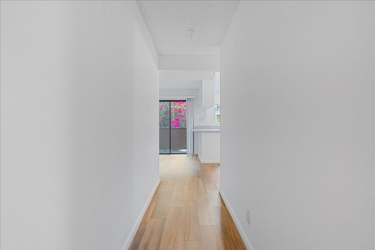 144 N Michigan Ave #06 - Photo 7 of 26