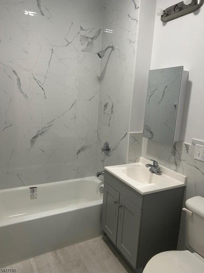 59 Campfield St #2R - Photo 4 of 5