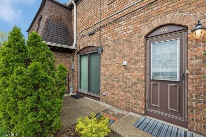 678 Bloomfield Ave #678 - Photo 4 of 17