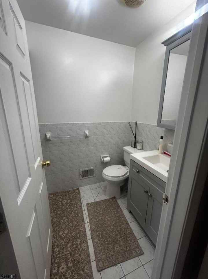 1031 E Grand St #2 - Photo 6 of 9