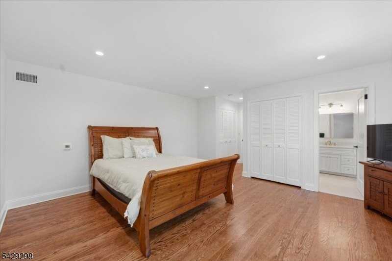 18 Tennyson Dr - Photo 7 of 18