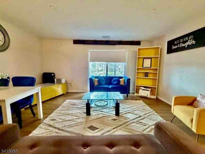 51 Smith St - Photo 6 of 10