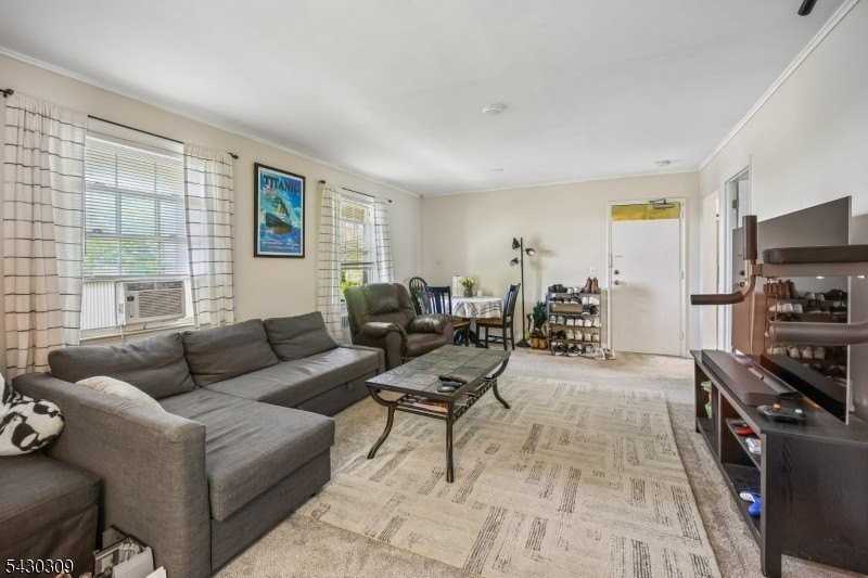 390 Morris Ave #8 - Photo 3 of 25