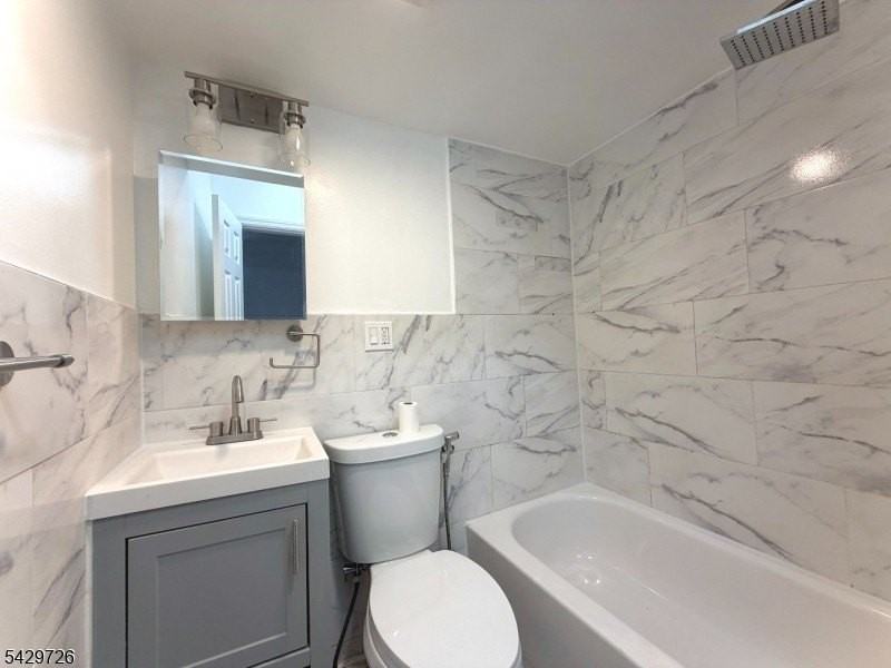 197 S 11th St #3 - Photo 2 of 6