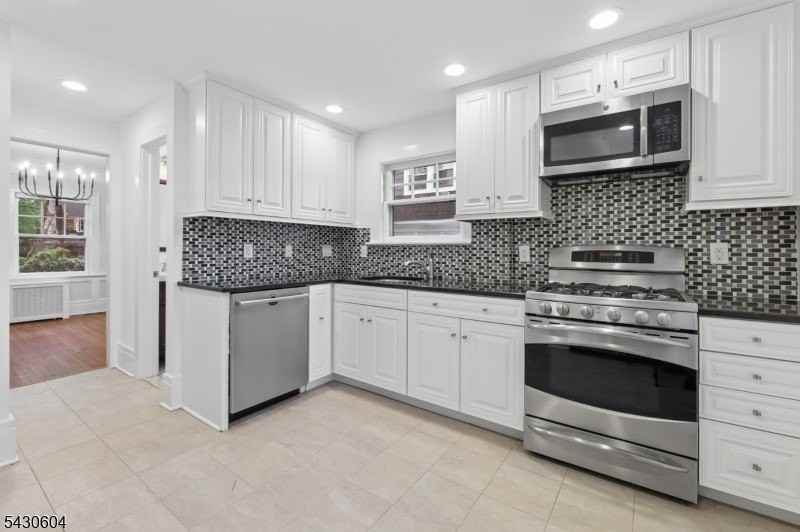 190 Fernwood Ave - Photo 6 of 19