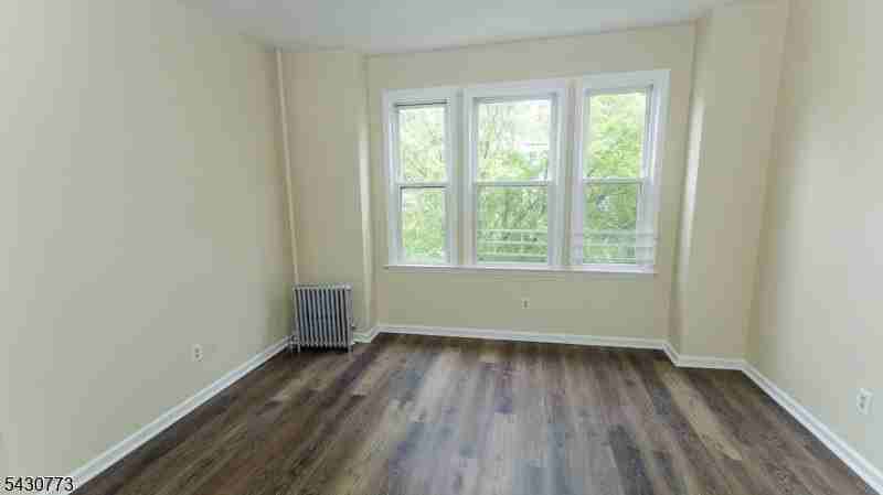 428 Avon Ave - Photo 7 of 18