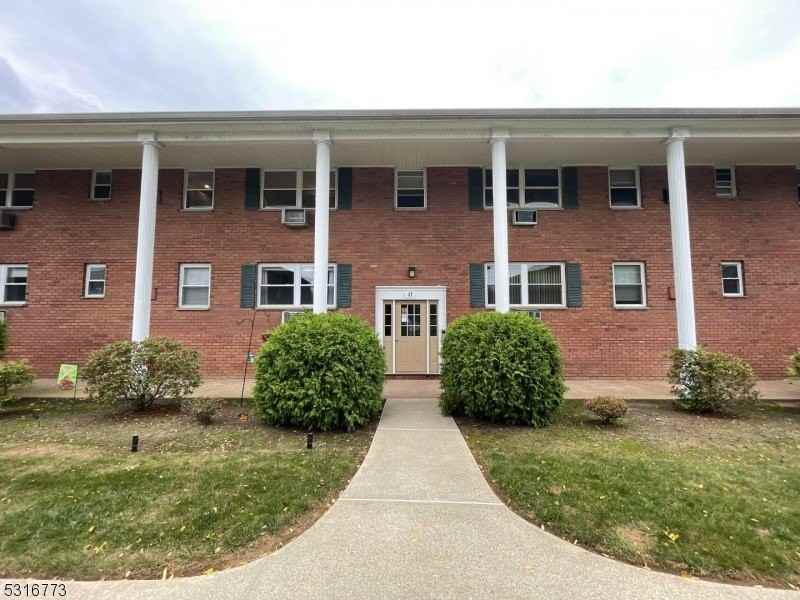 47 Hinchman Ave #1C