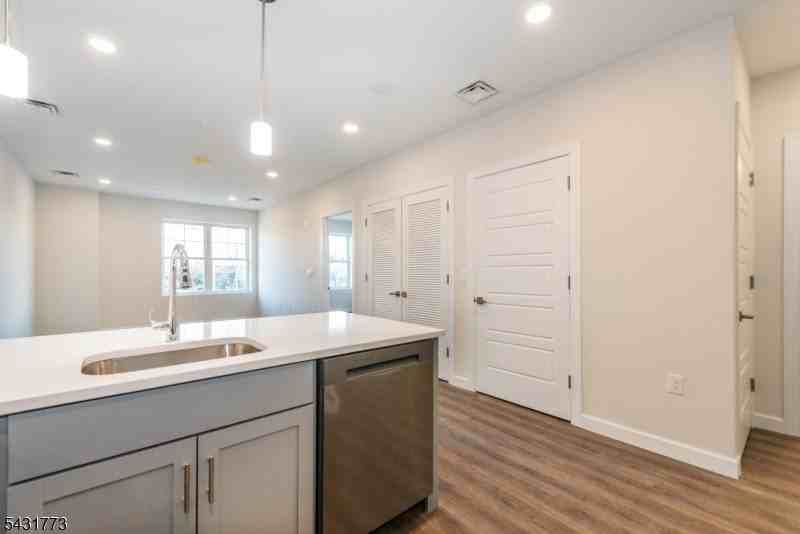 515 Union Blvd #28 - Photo 6 of 14