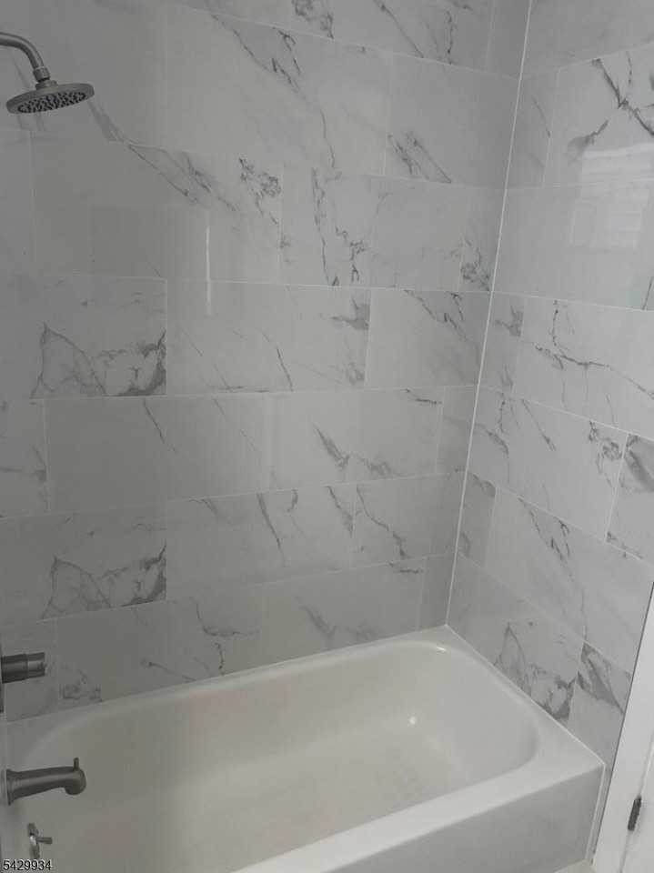 795-797 Summer Ave #1R - Photo 2 of 12
