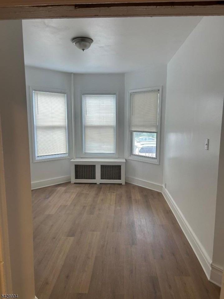 795-797 Summer Ave #1R - Photo 4 of 12