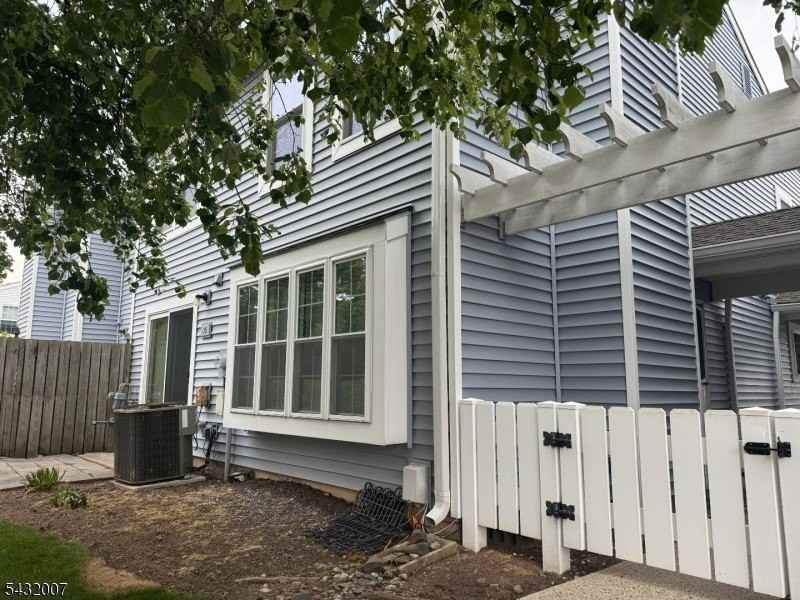 35 Almond Dr - Photo 2 of 19