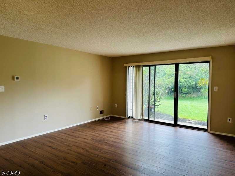 122 Crabapple Ln #122 - Photo 2 of 8